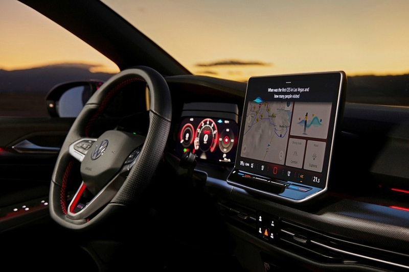 Обновлённый Volkswagen Golf показали без камуфляжа