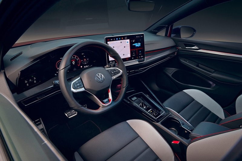 Обновлённый Volkswagen Golf показали без камуфляжа