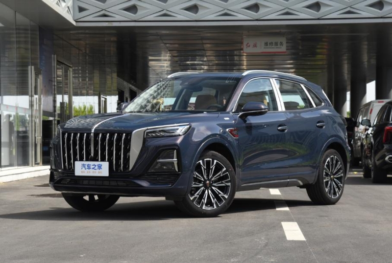 Раскрыта стоимость обновленного Hongqi HS5 для России