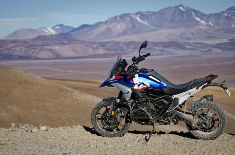 Серийный BMW R 1300 GS поднялся на самый высокий действующий вулкан