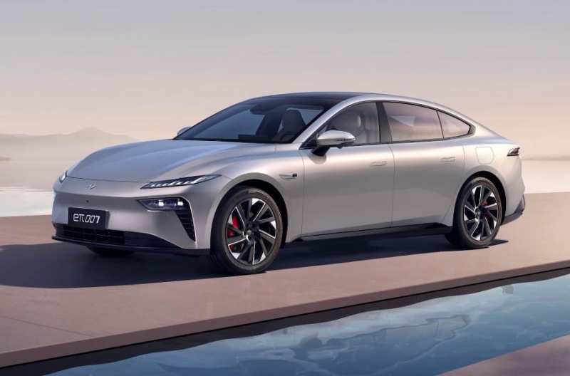 В Китае начались продажи лифтбека eπ 007 от Dongfeng