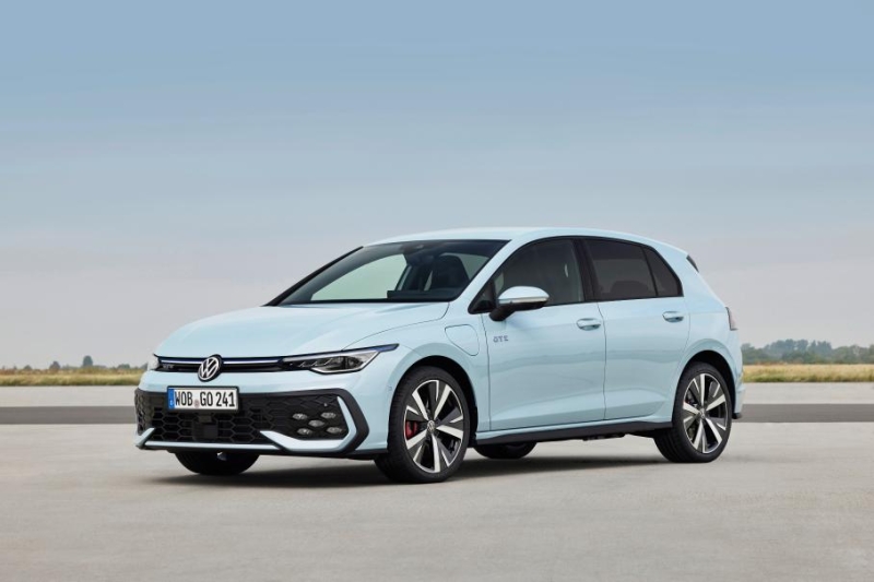 Volkswagen Golf обновился, стал «умнее» и мощнее