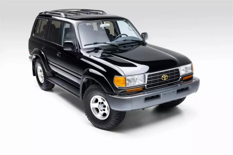 29-летний Toyota Land Cruiser в идеальном состоянии продали дороже нового «Крузака»