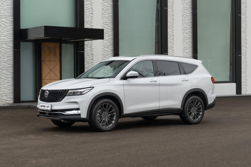 На рынок выходит семиместный полноприводный кроссовер DFSK ix7 российской сборки