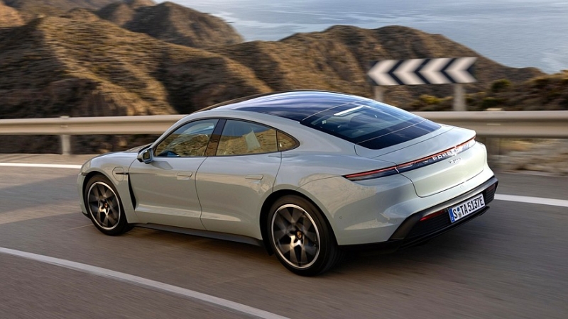 Обновлённый Porsche Taycan: больше мощности, больше запас хода, выше цены