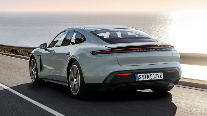 Обновлённый Porsche Taycan: больше мощности, больше запас хода, выше цены