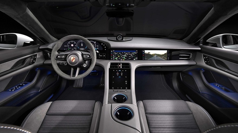 Обновлённый Porsche Taycan: больше мощности, больше запас хода, выше цены