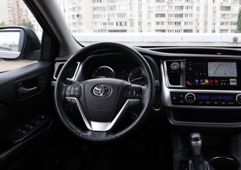 Toyota Highlander III (XU50) с пробегом: остерегайтесь утопленников и не влезайте в электрику