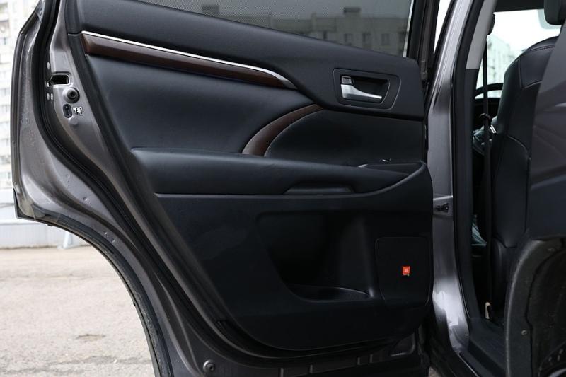 Toyota Highlander III (XU50) с пробегом: остерегайтесь утопленников и не влезайте в электрику