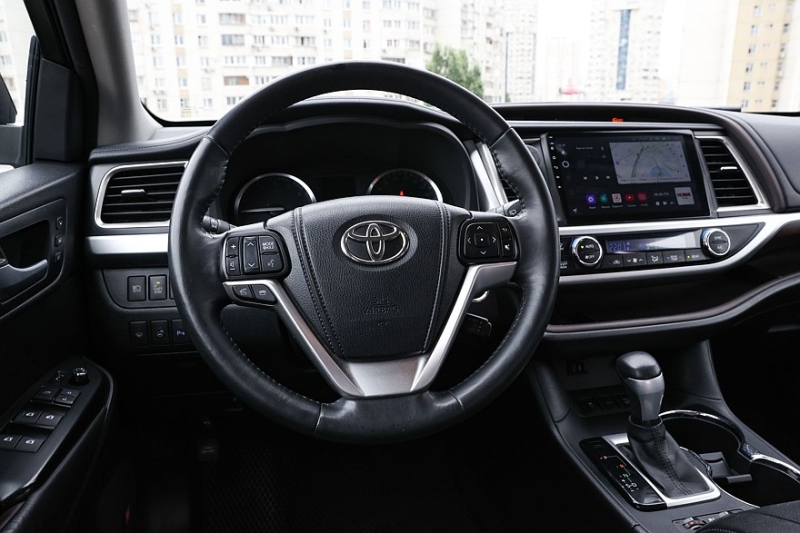 Toyota Highlander III (XU50) с пробегом: остерегайтесь утопленников и не влезайте в электрику