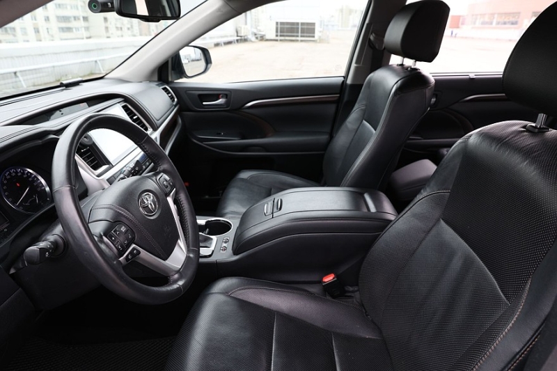 Toyota Highlander III (XU50) с пробегом: остерегайтесь утопленников и не влезайте в электрику