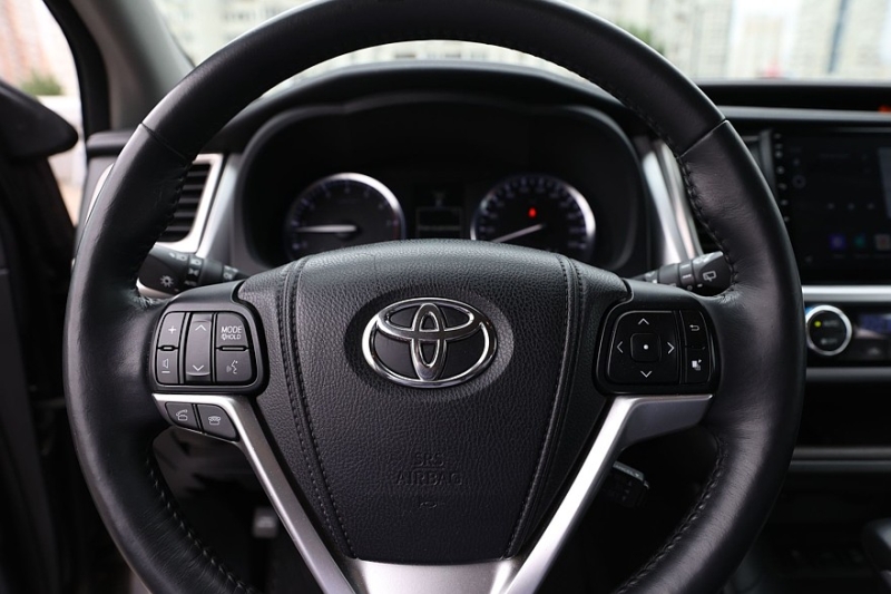 Toyota Highlander III (XU50) с пробегом: остерегайтесь утопленников и не влезайте в электрику