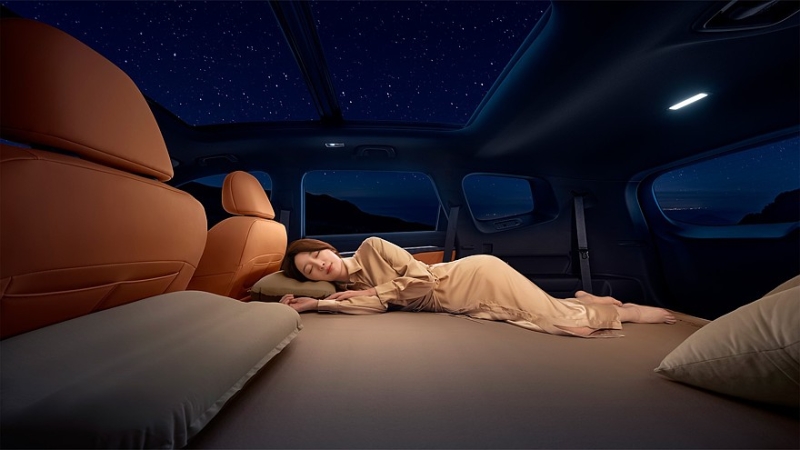 В Россию официально везут семейный 7-местный кроссовер Geely Okavango