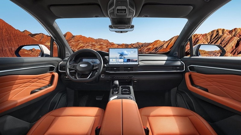 В Россию официально везут семейный 7-местный кроссовер Geely Okavango