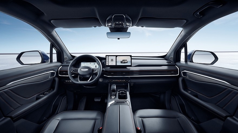 В Россию официально везут семейный 7-местный кроссовер Geely Okavango