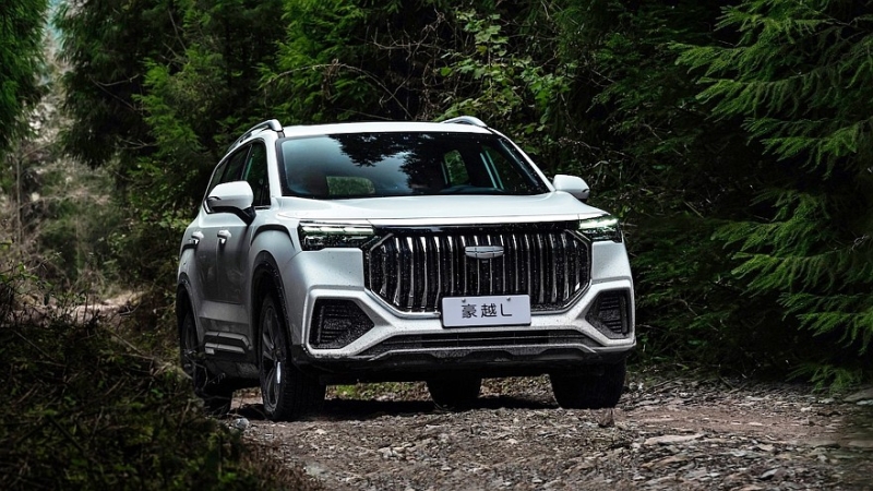 В Россию официально везут семейный 7-местный кроссовер Geely Okavango