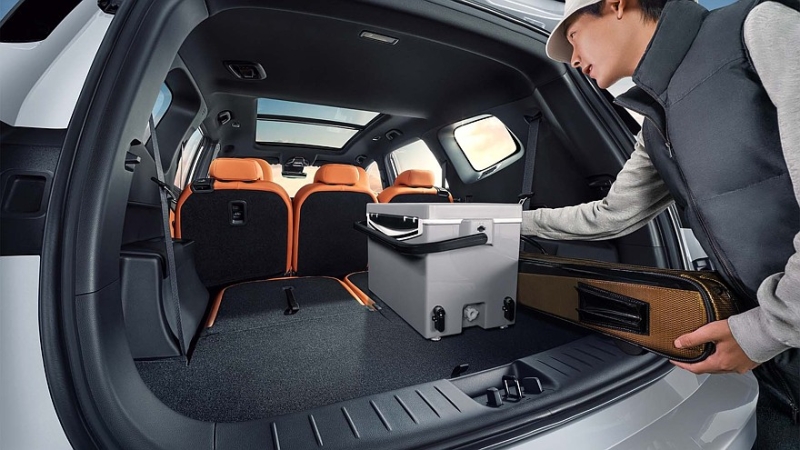 В Россию официально везут семейный 7-местный кроссовер Geely Okavango