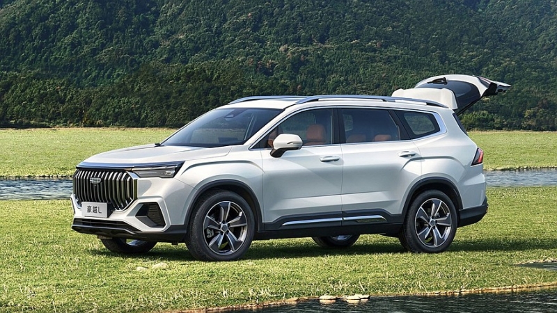 В Россию официально везут семейный 7-местный кроссовер Geely Okavango