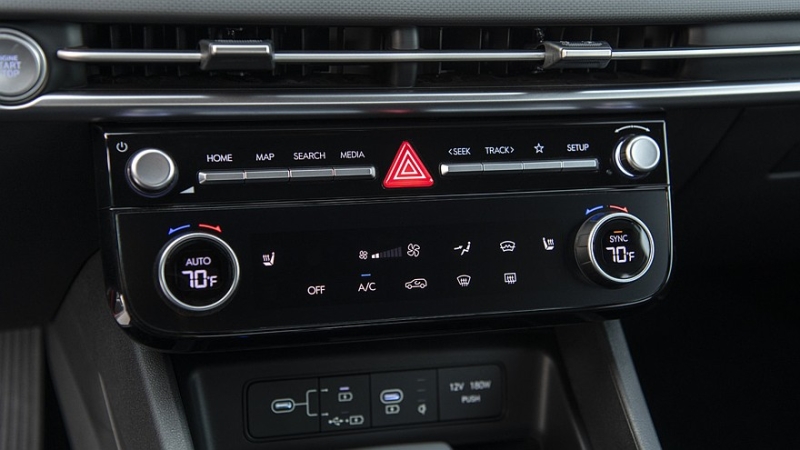 Hyundai обновил Santa Cruz: другие радиаторная решётка и оптика, новый дисплей в салоне