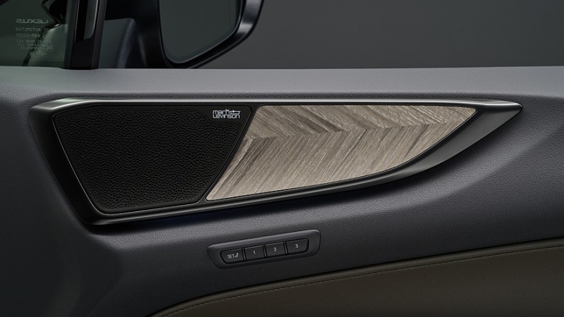 Lexus NX получил обновки: пересмотренное шасси и спецверсия Overtrail