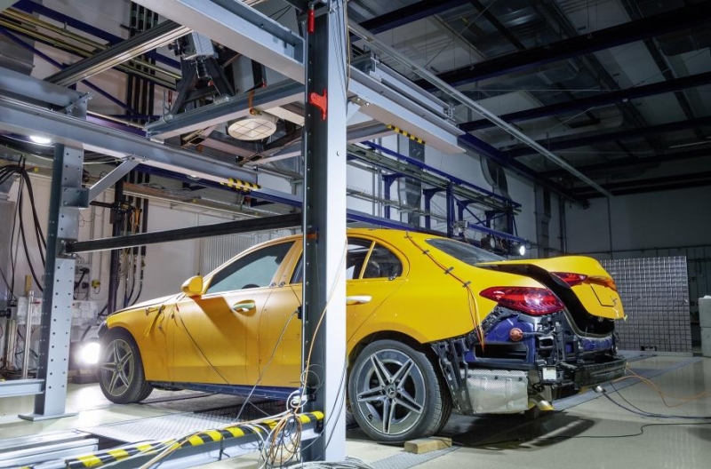 Mercedes-Benz первым начал проводить рентгеновскую съемку краш-тестов