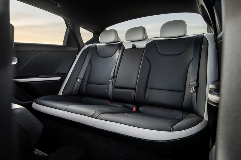 Новый Kia K4 дебютировал в двух кузовах и с двумя типами задней подвески