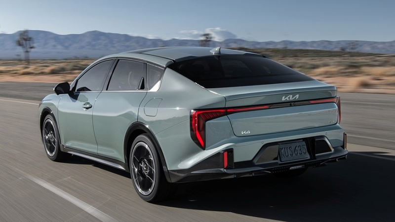 Новый Kia K4 дебютировал в двух кузовах и с двумя типами задней подвески