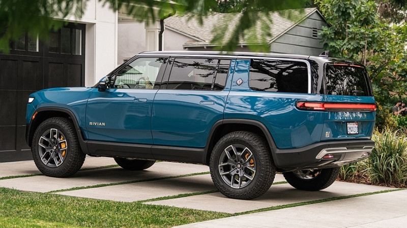 Rivian временно прекратил принимать заказы на пикап R1T и внедорожник R1S