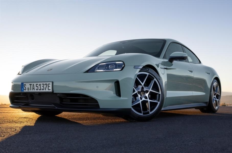 Семейство Porsche Taycan обновлено: что изменилось