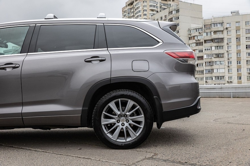 Toyota Highlander III (XU50) с пробегом: хорошие тормоза с разборки и автомат про запас