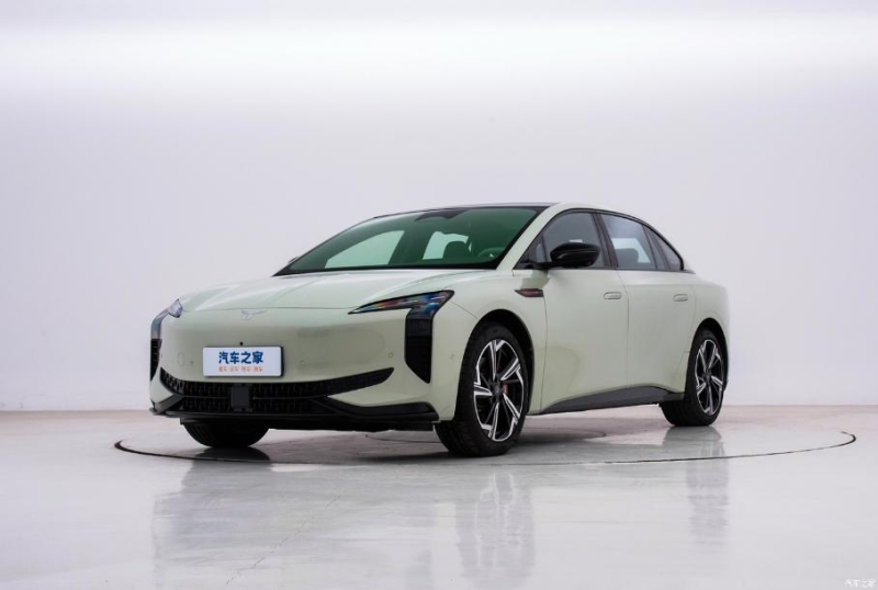 Все, что нужно знать об электрическом седане Hongqi EH7