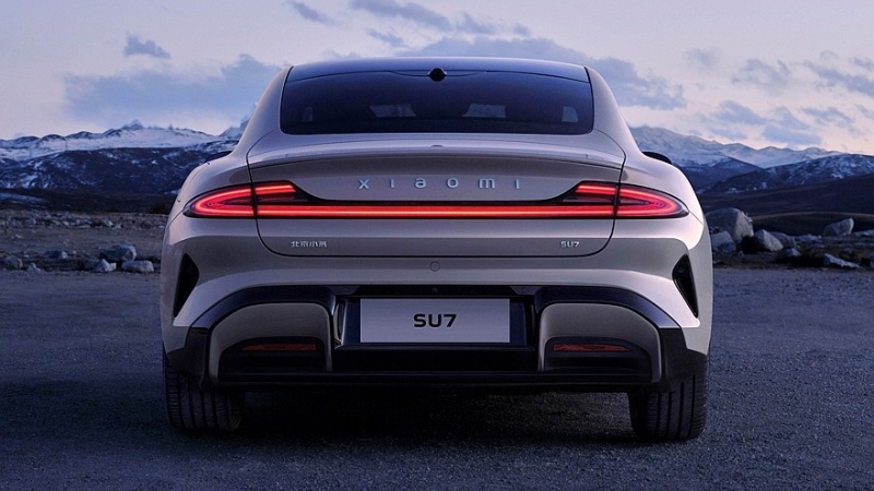 Xiaomi SU7: китайский конкурент Porsche Taycan полностью рассекречен, начались продажи