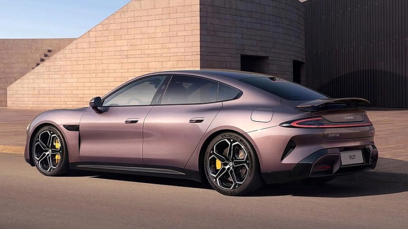 Xiaomi SU7: китайский конкурент Porsche Taycan полностью рассекречен, начались продажи