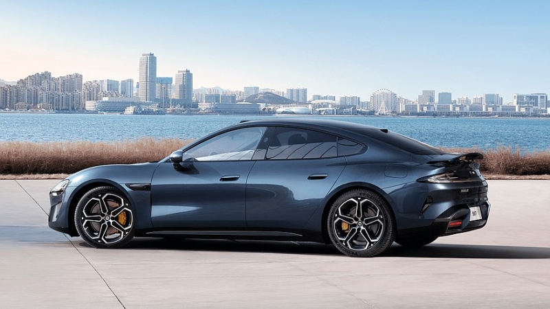 Xiaomi SU7: китайский конкурент Porsche Taycan полностью рассекречен, начались продажи