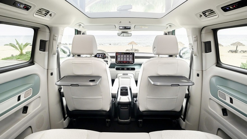 «Заряженный» Volkswagen ID. Buzz GTX мелькнул на тизере и обзавёлся датой премьеры