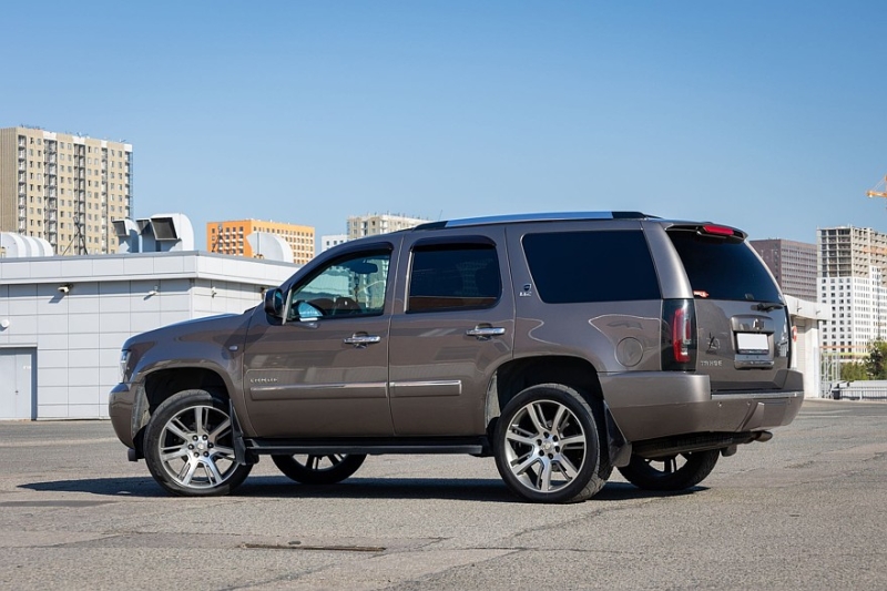 Chevrolet Tahoe III (GMT920) с пробегом: сложнейшие передние крылья и нежный номер рамы