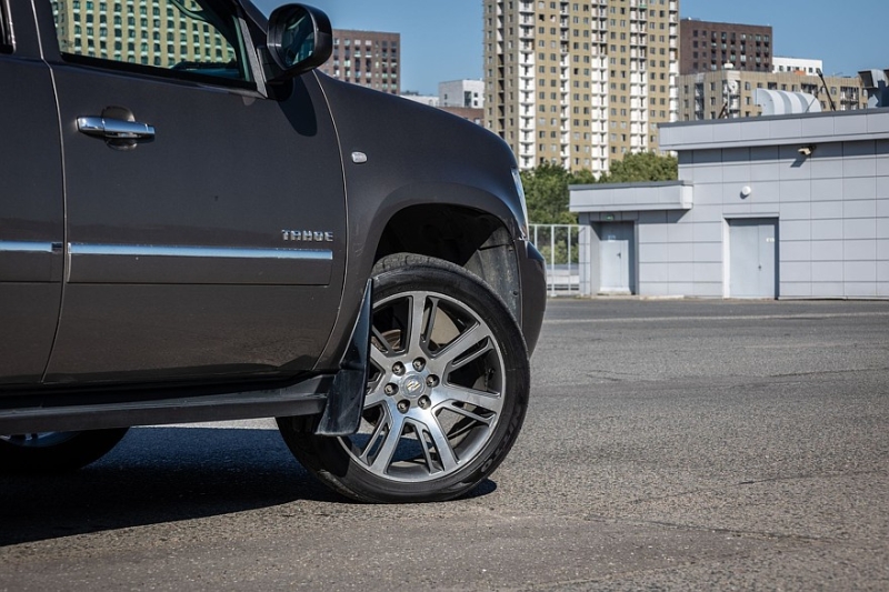 Chevrolet Tahoe III (GMT920) с пробегом: сложнейшие передние крылья и нежный номер рамы