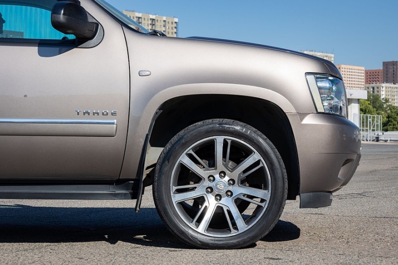 Chevrolet Tahoe III (GMT920) с пробегом: сложнейшие передние крылья и нежный номер рамы