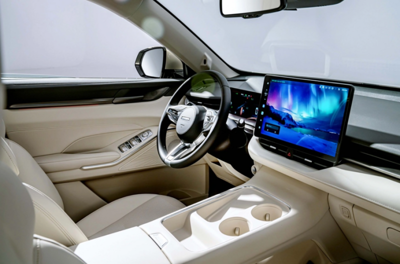 Haval показал салон нового H6, который ждут в России