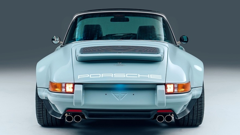 Карбоновый рестомод Theon GBR003 Targa: езда с ветерком без потери жёсткости