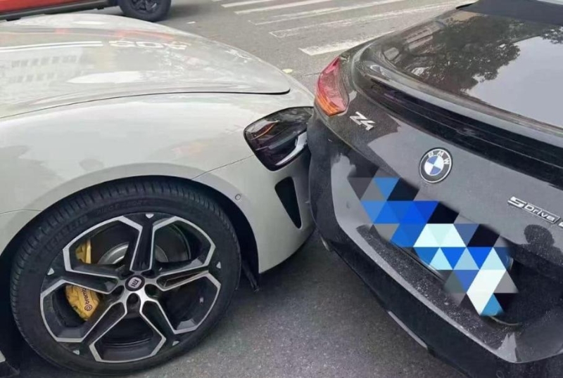 Китайцы разбили уже несколько новейших электрокаров Xiaomi