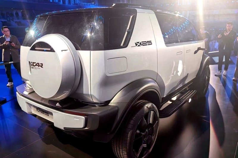 Кроссовер iCar V23 от Chery представлен вместе с родственным кроссвэном iCar X25