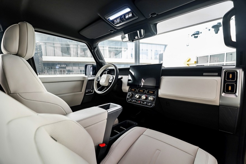 Кроссовер iCar V23 от Chery представлен вместе с родственным кроссвэном iCar X25