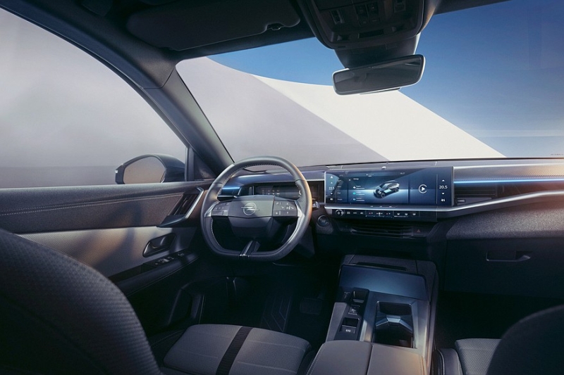 Кроссовер Opel Grandland подрос в новом поколении и получил необычные интерьерные фишки