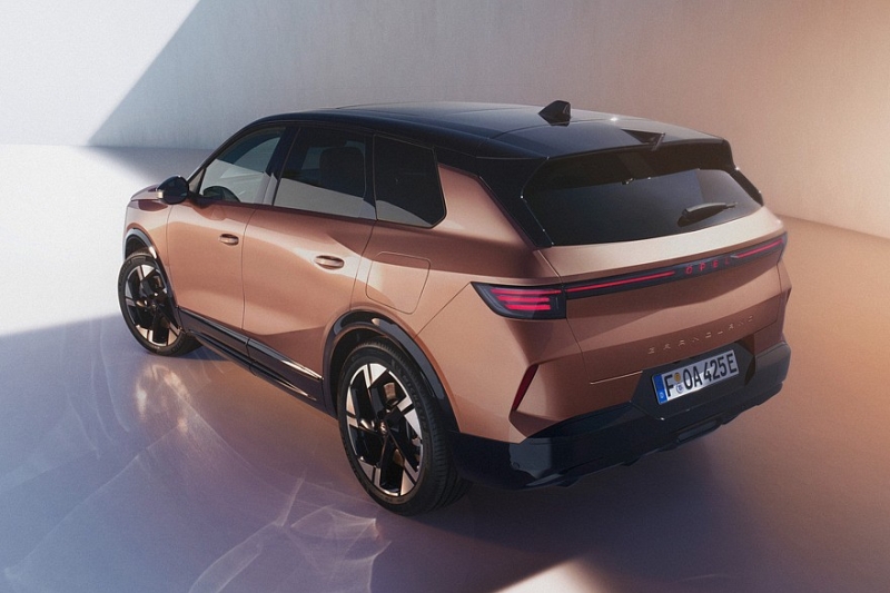 Кроссовер Opel Grandland подрос в новом поколении и получил необычные интерьерные фишки