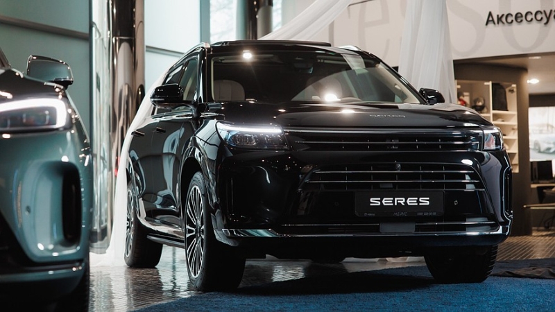 На российский рынок выходит марка Seres: первенцами стали кроссоверы М5 и M7