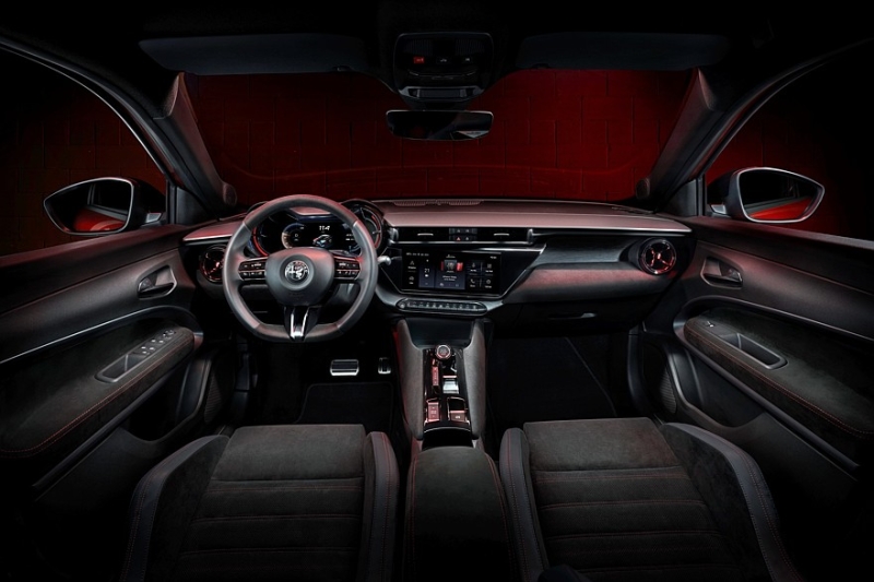 Не тех кровей: кроссовер Alfa Romeo Milano переименован в Junior из-за польской сборки