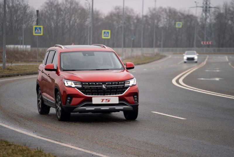 Новый китайский кроссовер Forthing T5: все характеристики для России