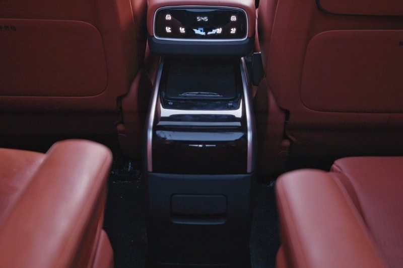 Представлен большой кроссовер eπ 008 от Dongfeng, ждём в России