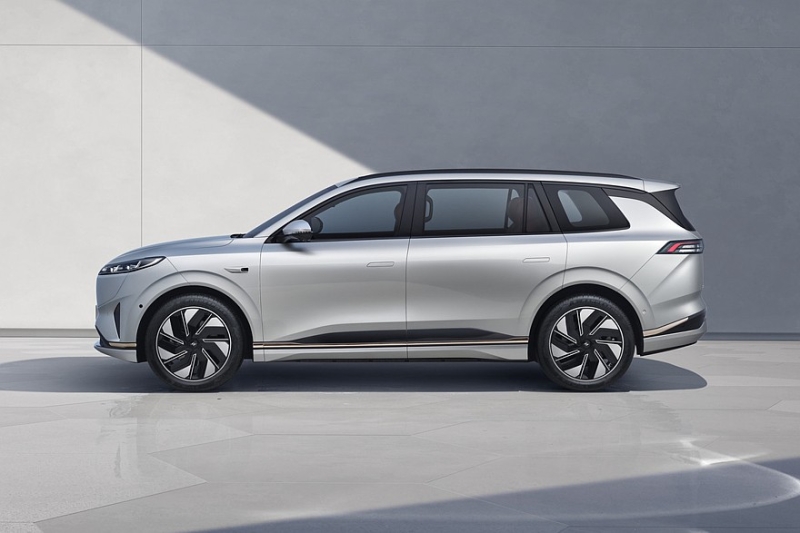 Представлен большой кроссовер eπ 008 от Dongfeng, ждём в России